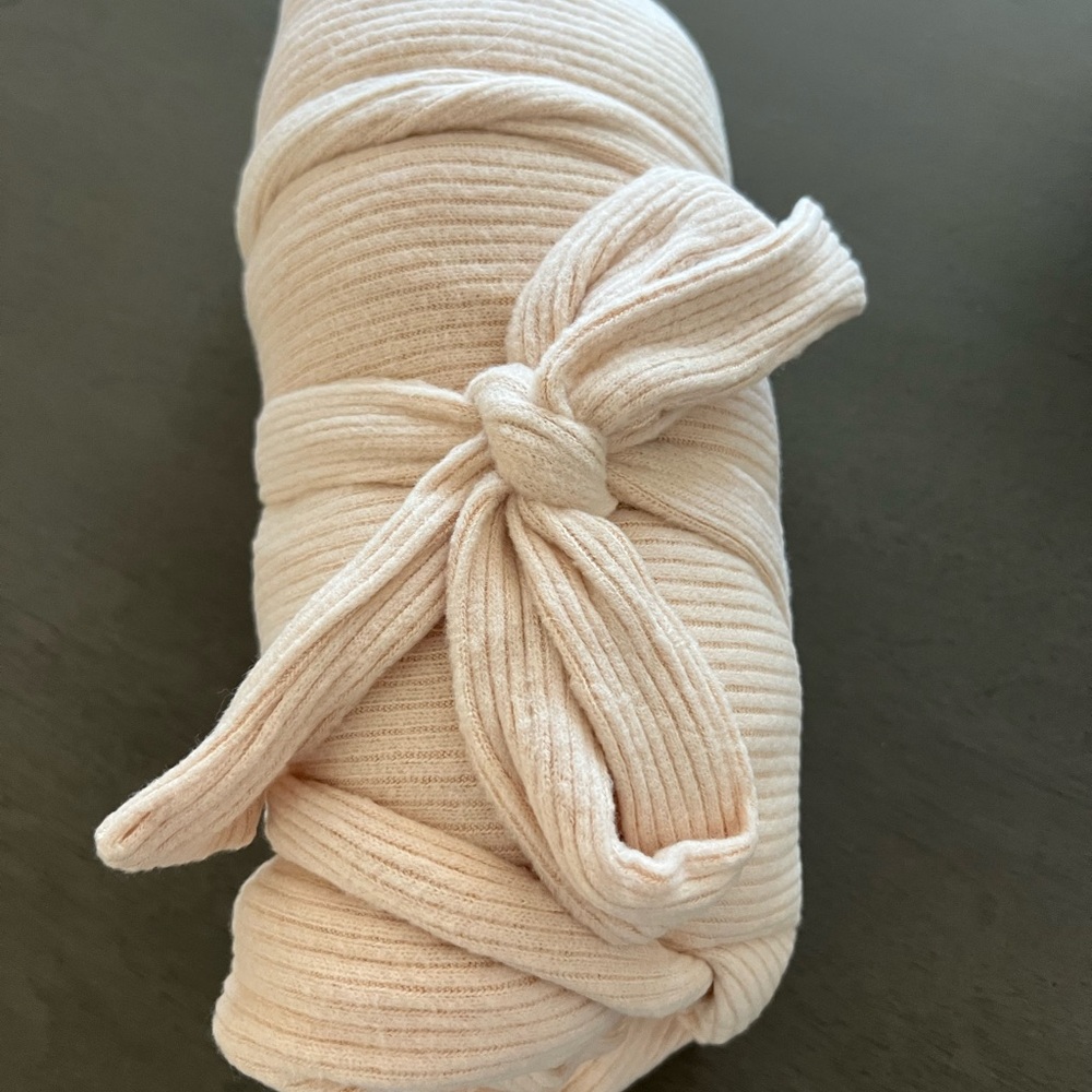 Nurtured 9 Cozy Ribbed Knit Maternity Robe - Picture 3 of 3